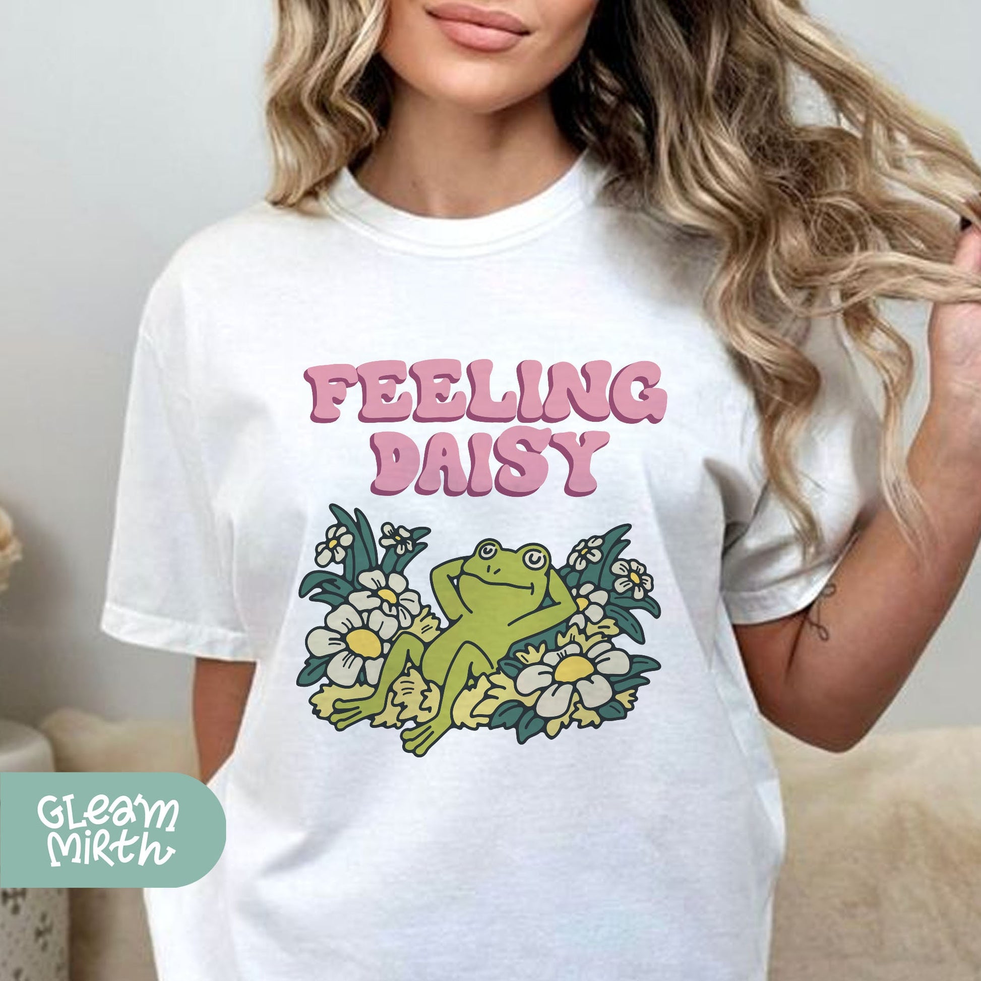 a woman wearing a t - shirt that says feeling daisy